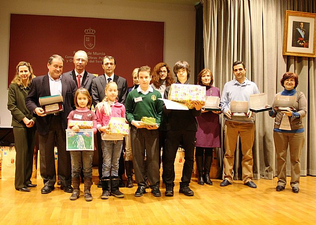 Obras Públicas premia a los escolares de la Región por sus dibujos sobre la influencia del agua en el desarrollo de los pueblos y ciudades - 1, Foto 1