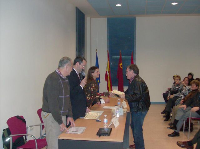 Diplomas para los más de 300 alumnos que han realizado cursos de formación en el Centro de Recursos de Alquerías - 1, Foto 1