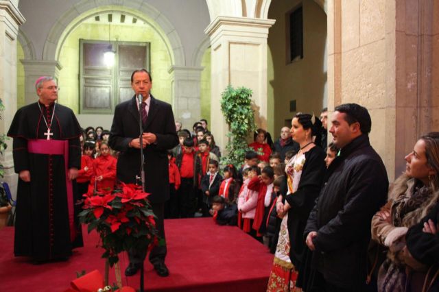 Cámara inaugura el Belén municipal, que este año incorpora detalles actuales junto a los Misterios religiosos - 3, Foto 3