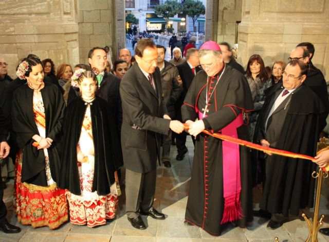 Cámara inaugura el Belén municipal, que este año incorpora detalles actuales junto a los Misterios religiosos - 4, Foto 4