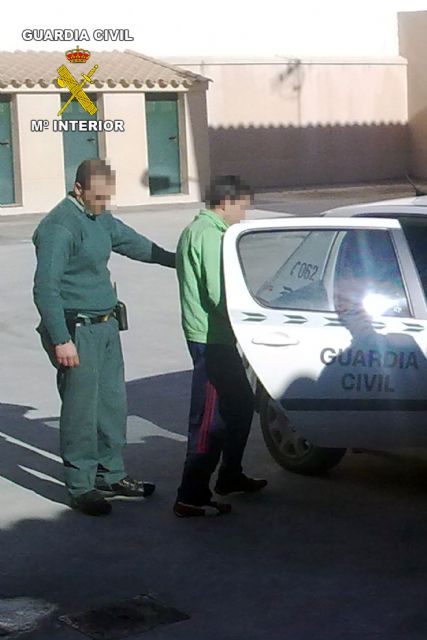 La Guardia Civil detiene en Cehegín a dos personas dedicadas a cometer robos en casas de campo - 1, Foto 1