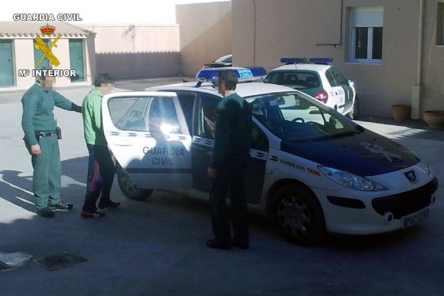 La Guardia Civil detiene en Cehegín a dos personas dedicadas a cometer robos en casas de campo - 2, Foto 2