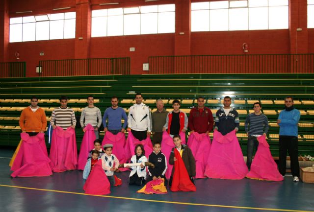 15 jóvenes participan en el Taller de Iniciación al Toreo - 1, Foto 1