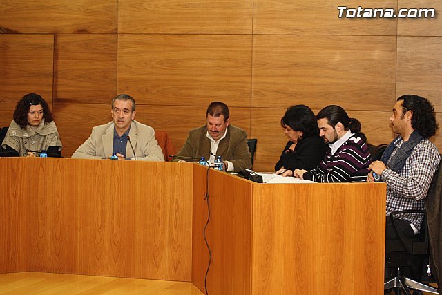 El PSOE afirma que la rueda de prensa del alcalde y de cuatro concejales evidencia la ruptura del PP, Foto 1