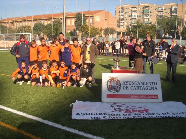 Pitido final del V Torneo de Navidad de fútbol base - 1, Foto 1