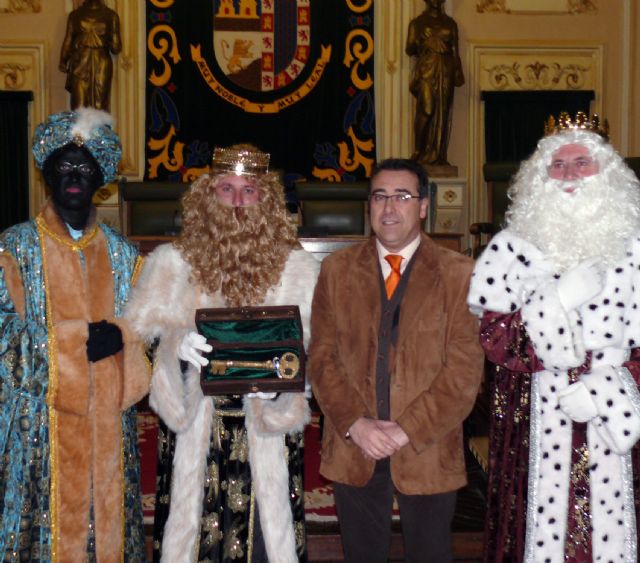 Sus Majestades los Reyes Magos de Oriente repartieron miles de regalos a los niños y niñas de Jumilla - 4, Foto 4