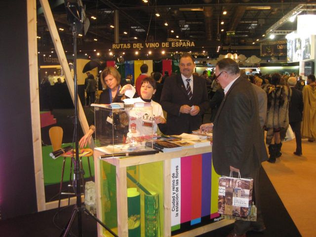 La Reina Doña Sofía visita el stand de la Región de Murcia en Fitur - 1, Foto 1