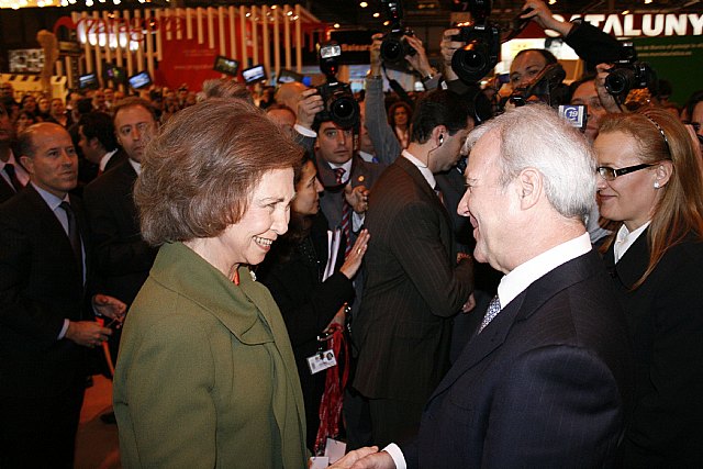 La reina Doña Sofía visita el stand de la Región en Fitur en el que ´La vida se vive en directo´ - 1, Foto 1