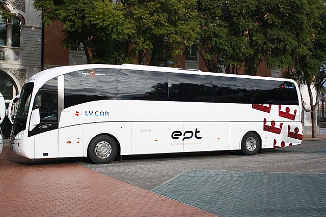 El color blanco de la nueva imagen de la flota regional de autobuses aumenta la visibilidad de de los vehículos un 12 por ciento - 1, Foto 1