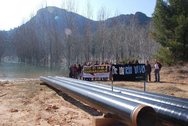 Organizaciones ecologistas protestan en el embalse del Cenajo contra el oleoducto de Repsol - 3, Foto 3