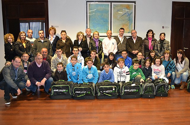 Entregadas becas a jugadores de fútbol sala que compaginan los estudios con el deporte - 1, Foto 1