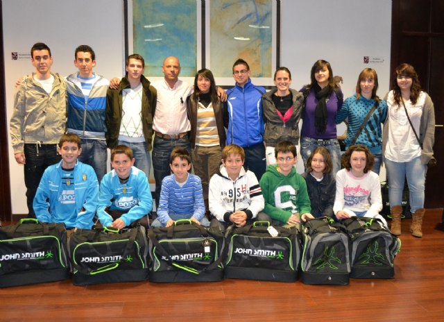 Entregadas becas a jugadores de fútbol sala que compaginan los estudios con el deporte - 2, Foto 2