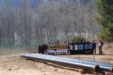 Organizaciones ecologistas protestan en el embalse del Cenajo contra el oleoducto de Repsol