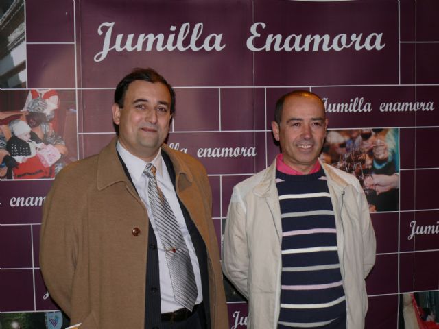 Según las primeras estimaciones, cerca de 17.000 personas visitaron la Feria del Amor 2011 - 1, Foto 1