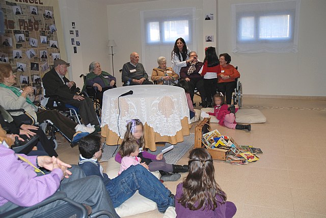 Los mayores de 60 años representan el 18 por ciento de la población de la Región de Murcia - 1, Foto 1