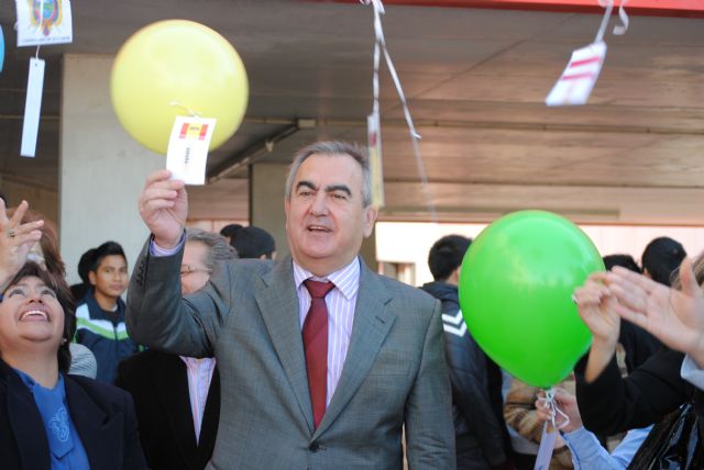 González Tovar inaugura las Jornadas Interculturales del IES El Carmen - 2, Foto 2