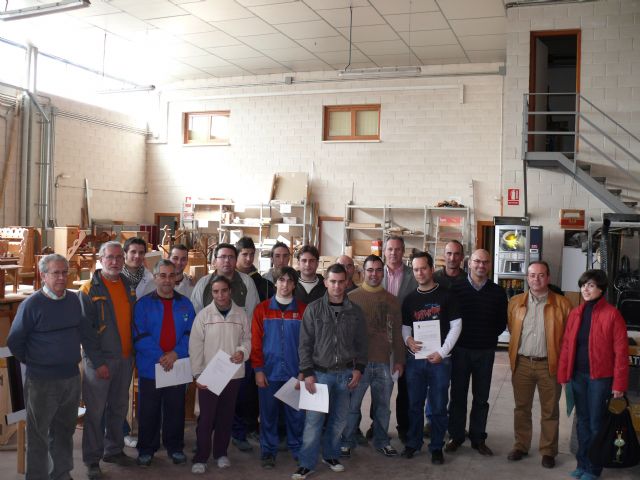 Clausurado un curso de carpintería y muebles en el que han participado un total de 15 desempleados - 3, Foto 3