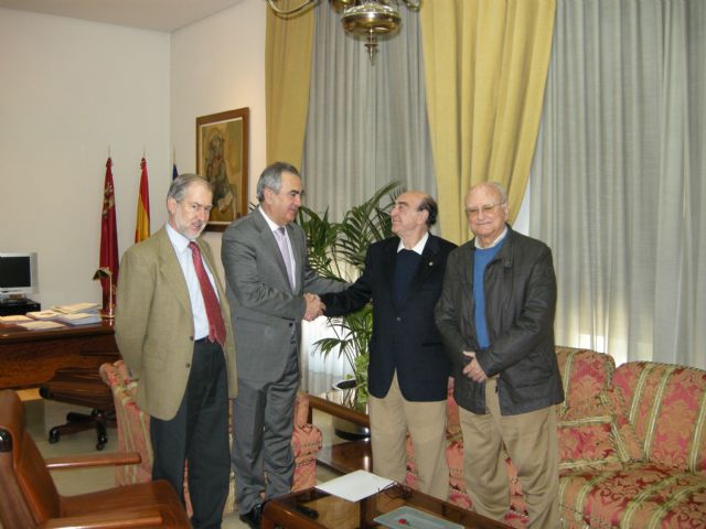 González Tovar recibió al presidente de la Real Academia de Medicina y Cirugía - 1, Foto 1