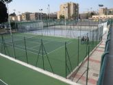 El polideportivo José Barnés cuenta con dos pistas nuevas de tenis y una de hockey sobre patines