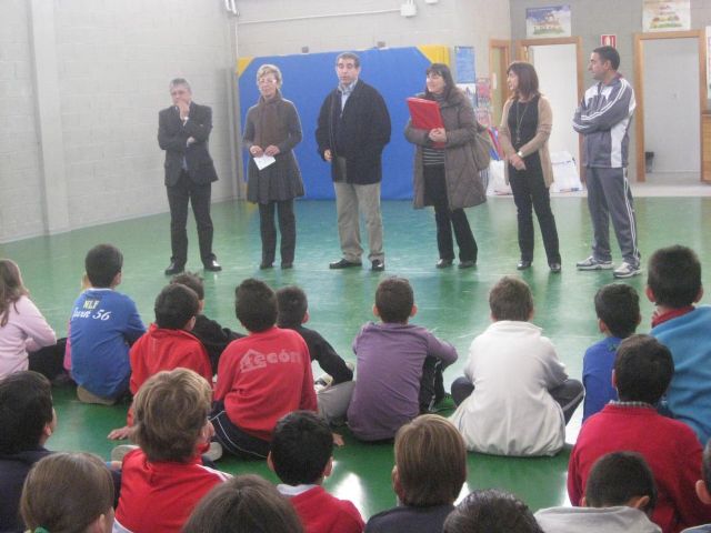 El colegio Infanta Cristina de Puente Tocinos consigue el premio Igualdad en el deporte 2010 - 1, Foto 1