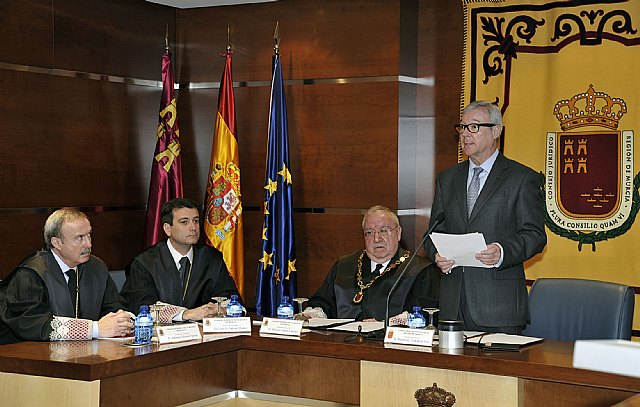 Valcárcel afirma que el asesoramiento de instituciones consultivas como el Consejo Jurídico es ahora más decisivo que nunca - 2, Foto 2