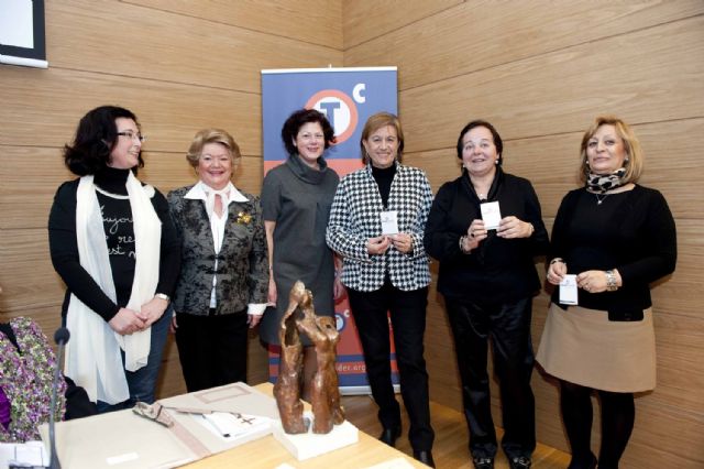 Rosario Montero y María Dolores García, nombradas socias de honor de las Amas de Casa - 2, Foto 2