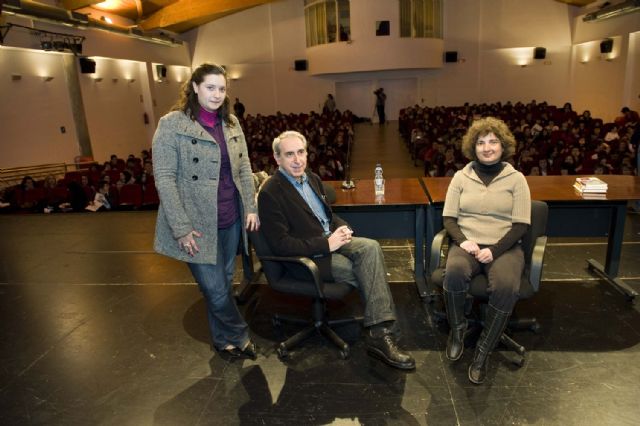 Ok. Señor Foster, una inocente mirada a la posguerra, finalista del Premio Hache - 4, Foto 4