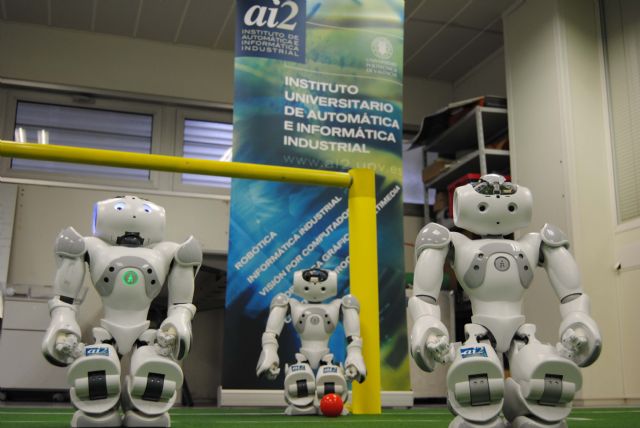 El equipo de robots de la Universidad de Murcia compite en el campeonato mediterráneo de fútbol - 2, Foto 2