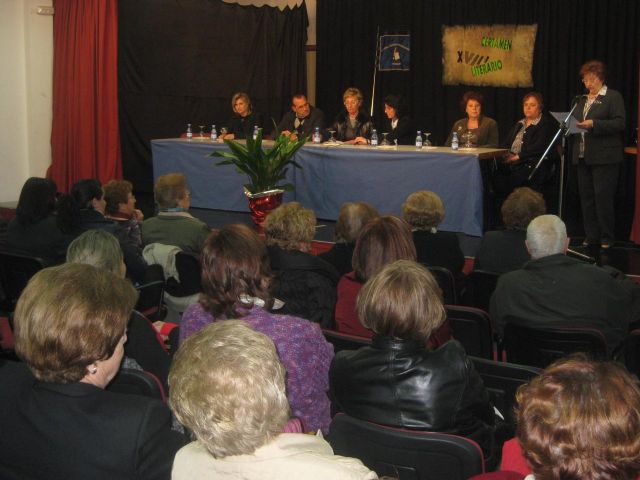 María del Carmen Pelegrín entrega los premios del XVIII Certamen Literario de Poesía y Narrativa del Centro de la Mujer de Guadalupe - 1, Foto 1