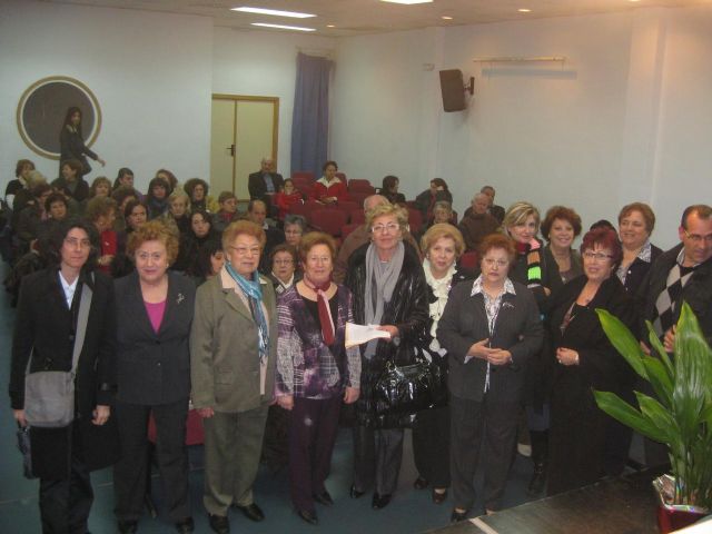 María del Carmen Pelegrín entrega los premios del XVIII Certamen Literario de Poesía y Narrativa del Centro de la Mujer de Guadalupe - 2, Foto 2