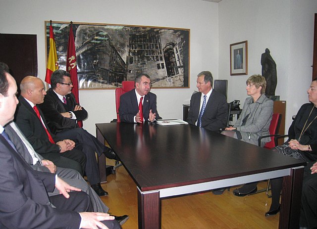 Campos recibe a los miembros de la Junta de Gobierno en Pleno del Colegio de Graduados Sociales de Murcia - 1, Foto 1