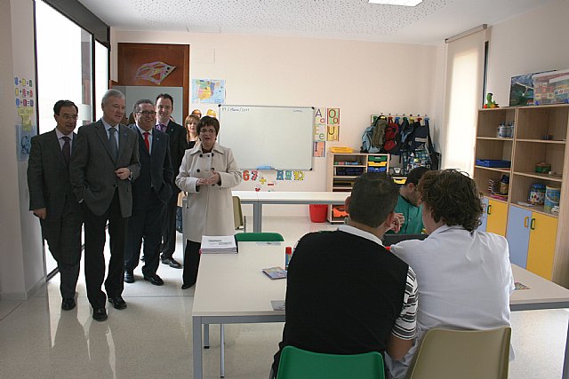 El presidente destaca la inversión social y humana del Gobierno regional para garantizar la asistencia a las personas dependientes - 1, Foto 1