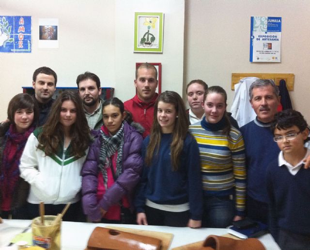 La asociación STIPA ha realizado un taller de construcción de tejas-nido con el colegio Santa Ana - 1, Foto 1