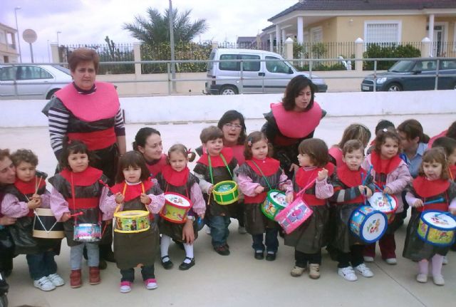 Los pequeños de La Aljorra preparan su procesión infantil con un trono incluido - 4, Foto 4