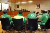 Los trabajadores del servicio de jardinería conocen de primera mano el nuevo proceso de contratación del servicio municipal que se va a llevar a cabo