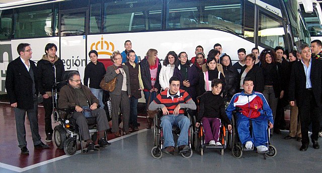Ocho autobuses del Parque Móvil comienzan este fin de semana a prestar servicio a 3.600 personas con discapacidad - 1, Foto 1
