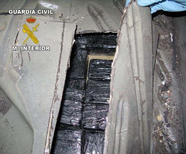 La Guardia Civil sorprende a una persona realizando un traslado de más de 60 kilos de hachís por la A-7 - 3, Foto 3
