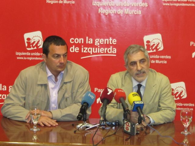 Llamazares critica la carencia de propuestas del PP y la apuesta del PSOE por la privatización - 1, Foto 1
