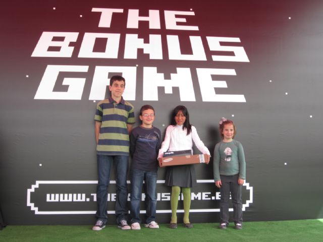 Entregados los premios de la campaña 'the bonus game' en la que resultaron premiados varios jóvenes Jumillanos - 2, Foto 2