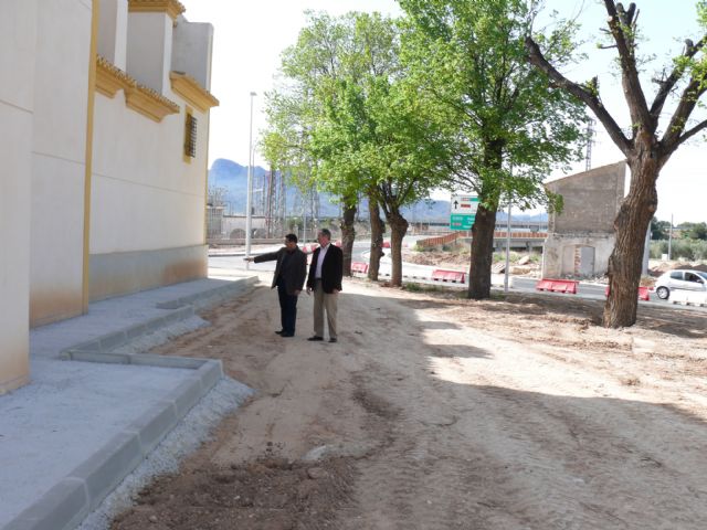 El alcalde visita las obras de la redonda de San Agustín que espera que concluyan para Domingo de Ramos - 1, Foto 1