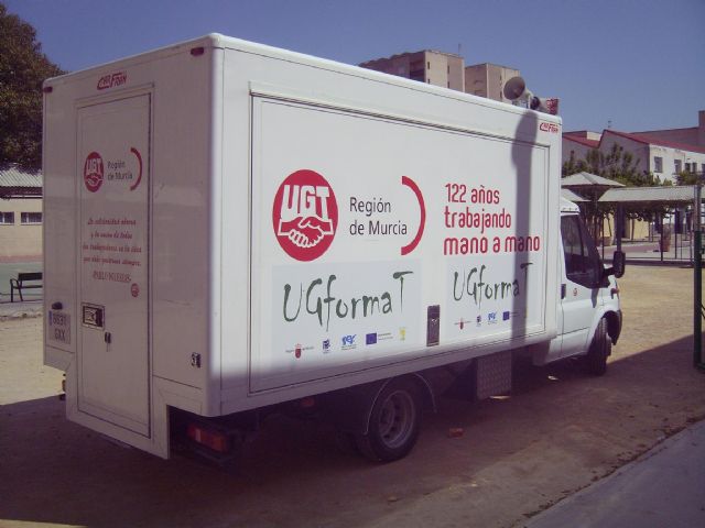 Ugt pone en marcha la oficina móvil ugformat para ofrecer información y orientación de empleo a lo largo de la región - 1, Foto 1