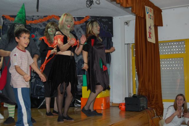 La obra teatral La bruja Risitas desborda de alegría en el colegio Nuestra Señora del Carmen de Alguazas - 1, Foto 1