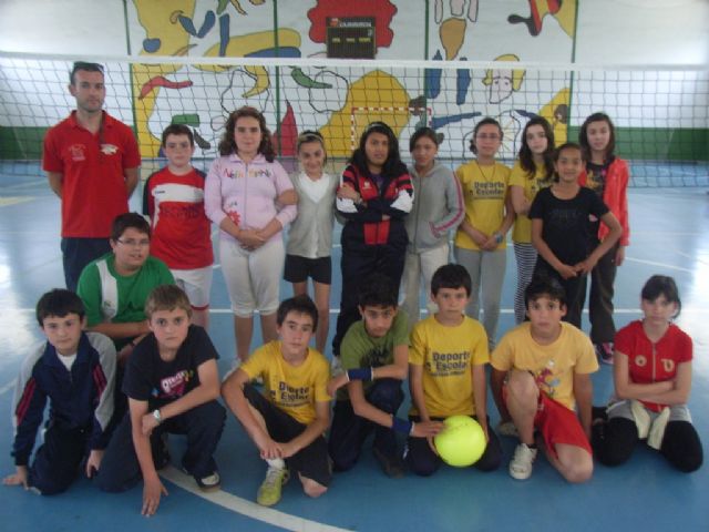 La concejalía de Deportes organizó una jornada de voleibol alevín de Deporte Escolar, Foto 1