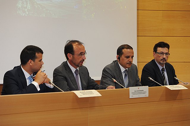 La Comunidad muestra a una delegación argelina la tecnología producida en la Región para el sector agroalimentario e industrias auxiliares - 2, Foto 2