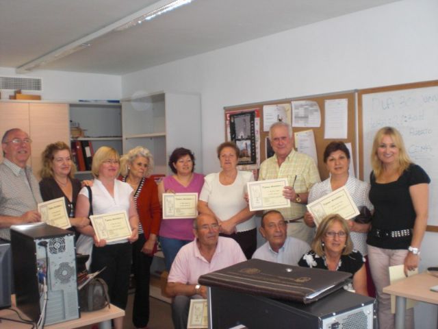 Los talleres de informática para adultos de La Unión ya tienen su propio manual - 4, Foto 4