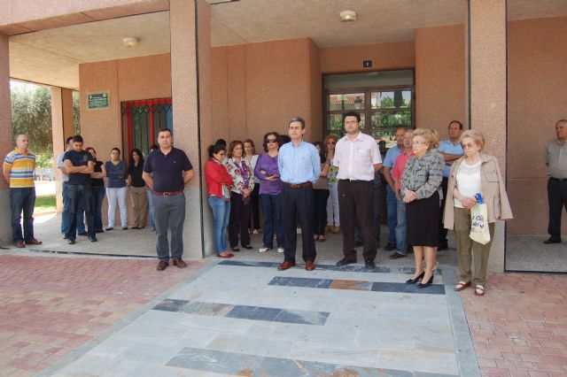 El Ayuntamiento de Alguazas guarda un minuto de silencio en recuerdo de las víctimas del terremoto de Lorca - 1, Foto 1