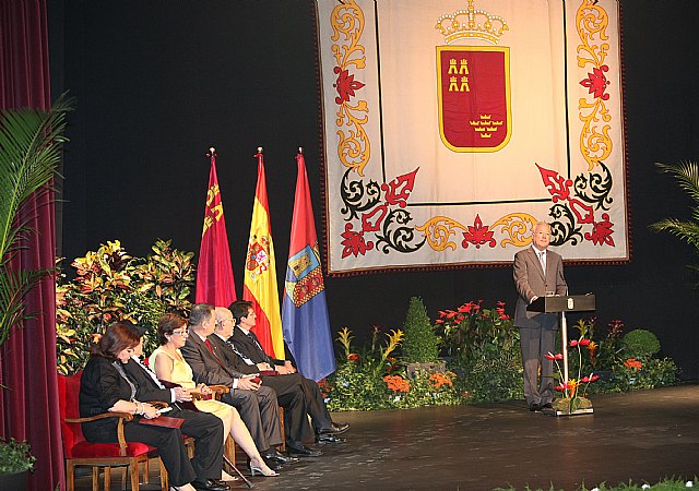 Valcárcel asegura que los murcianos han convertido la solidaridad en un emblema tras los terremotos de Lorca - 2, Foto 2