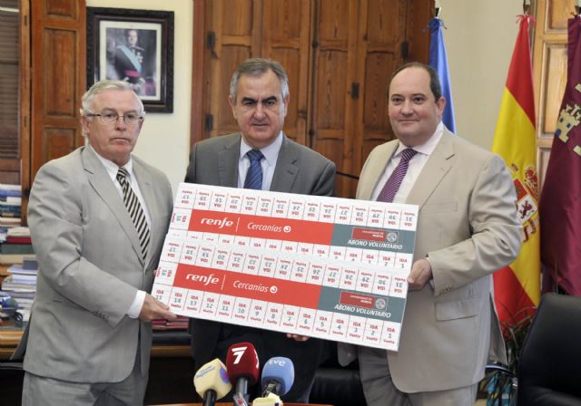 Renfe colabora con la Universidad de Murcia para el transporte de estudiantes voluntarios a Lorca - 1, Foto 1