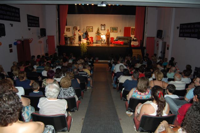 El grupo de teatro El Kallejón hace reír a un abarrotado Centro Cultural de Lorquí - 1, Foto 1