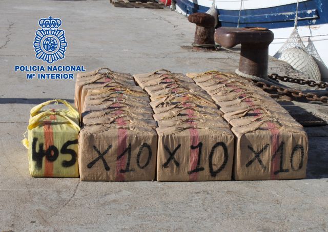 Intervenidos 2.200 kilos de hachís a un grupo de narcotraficantes que operaba en el litoral mediterráneo - 1, Foto 1